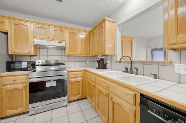 Photo - 18596 White Oak Dr