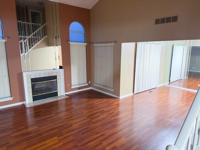 Photo - 1042 Ridgefield Cir