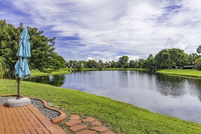 Building Photo - 9119 Limetree Ln Unit 169