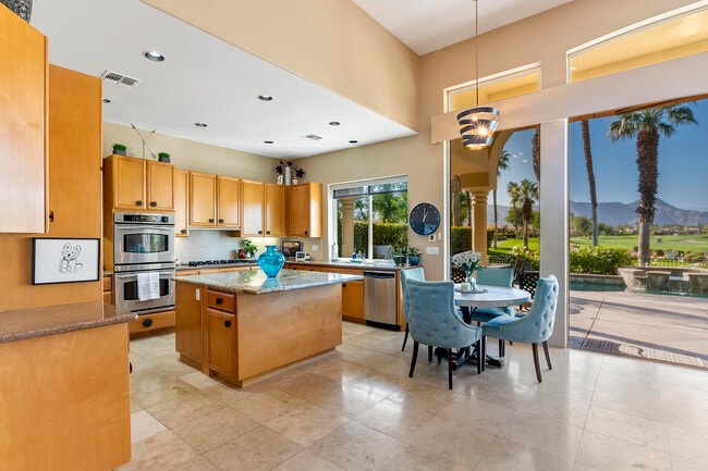 Photo - 79918 Mission Dr E