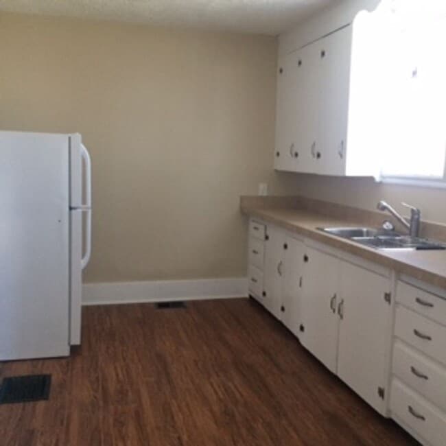 318 1/2-318 1/2 W Walnut St Unidad 318 1/2 W Walnut Street