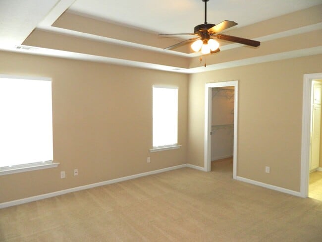 Building Photo - 498 Sebastian Dr