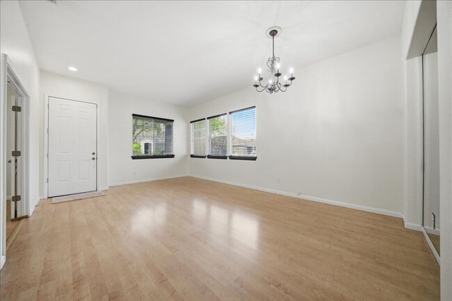 Photo - 3618 Anthea St