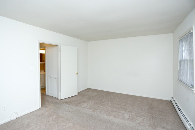 Una Bedroom-Bedroom - Wynbrook West