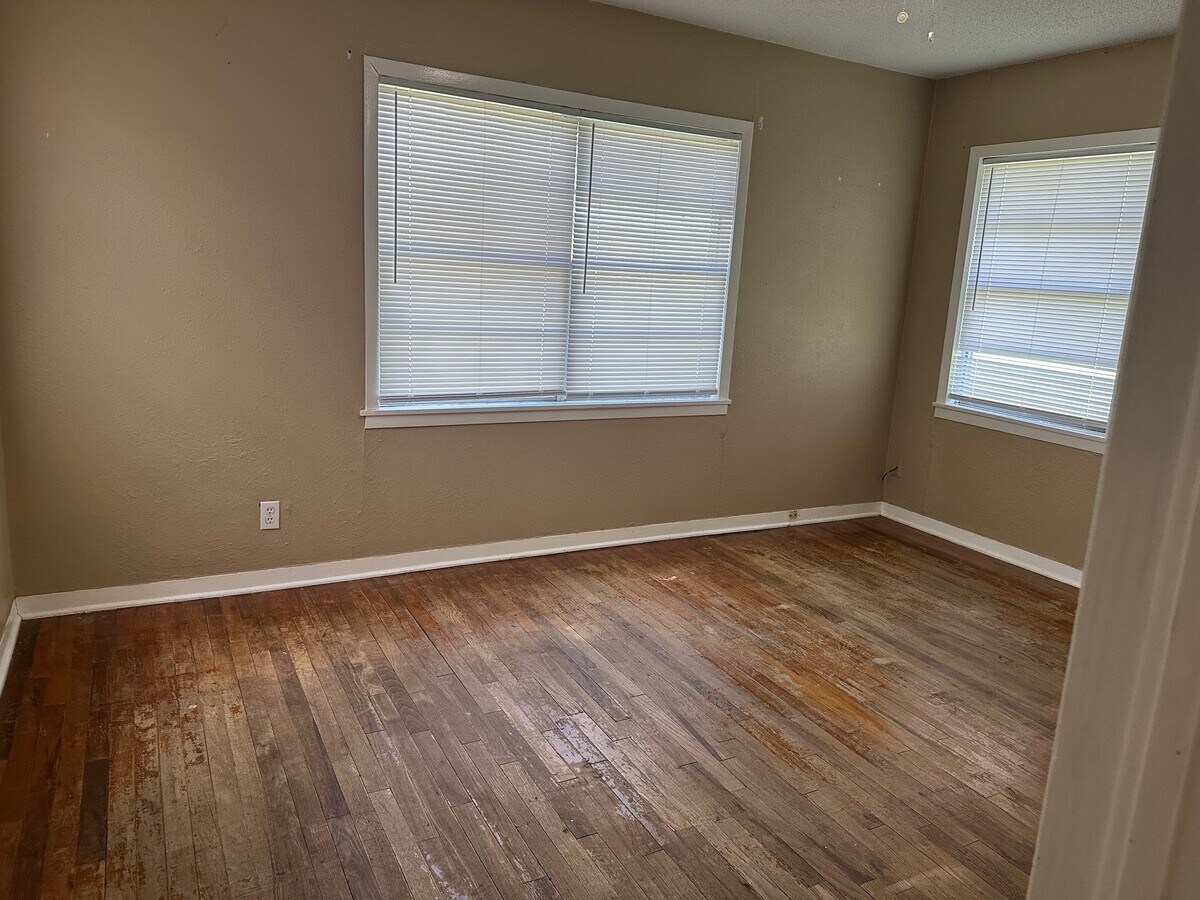 Photo - 806 N Avenue B