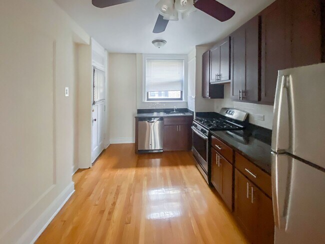 Photo - 1950 W Wilson Ave Apartments Unit 1944-2M
