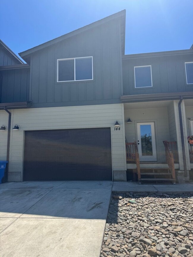 Photo - Modern 3 bedroom townhouse