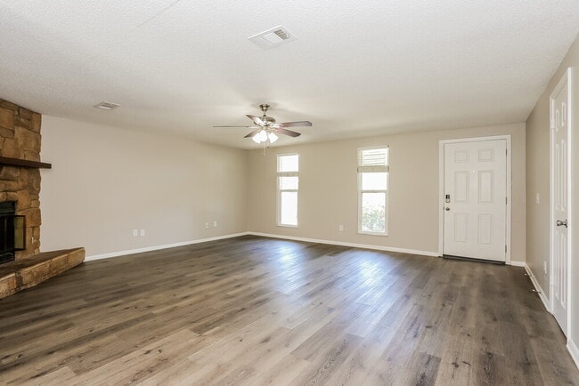 Photo - 1504 Pawnee St