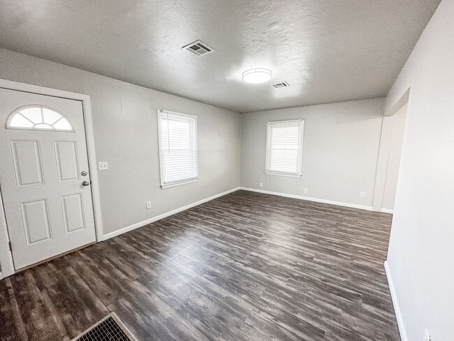 Photo - Updated 2bed/1bath in the heart of Midwest City
