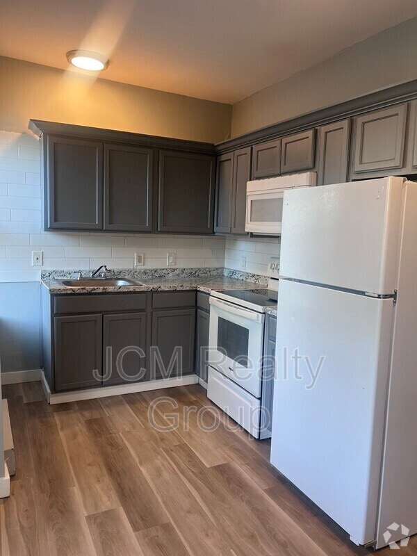 Building Photo - 56 Johnson St Unit 1 / 1st Floor Rental