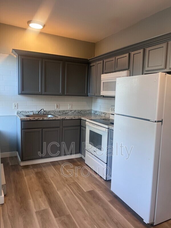 Building Photo - 56 Johnson St Unit 1 / 1st Floor - 11 / 3rd Floor Rental