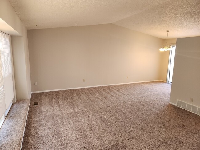 Photo - 6672 Fredrick Dr
