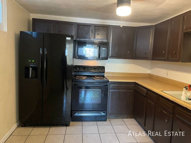 3 Bedroom, 1 Office and 1 Bath in South De... - 3 Bedroom, 1 Office and 1 Bath in South De... Apartment Unit 3825