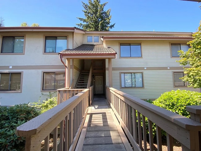 Building Photo - 17413 119th Ln SE Unit F31