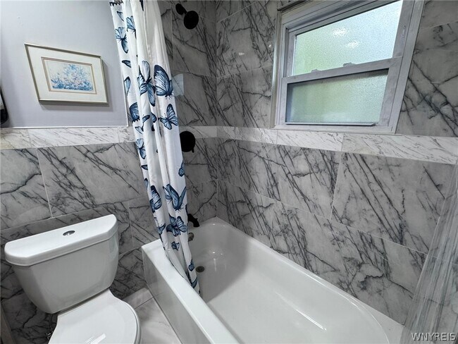 Photo - 405 W Ferry St