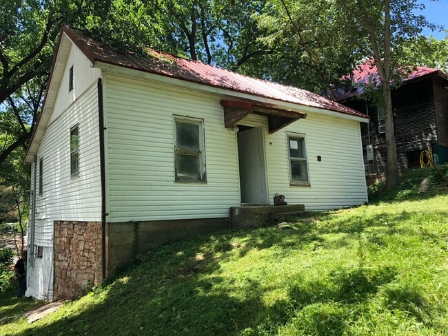 Newburg, MO - 2 bedroom home in town - $29... - Newburg, MO - 2 bedroom home in town - $29...