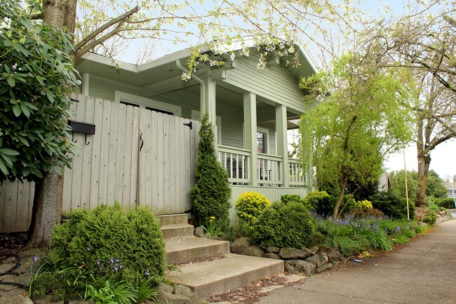 Building Photo - 1411 NE 37th Ave Rental
