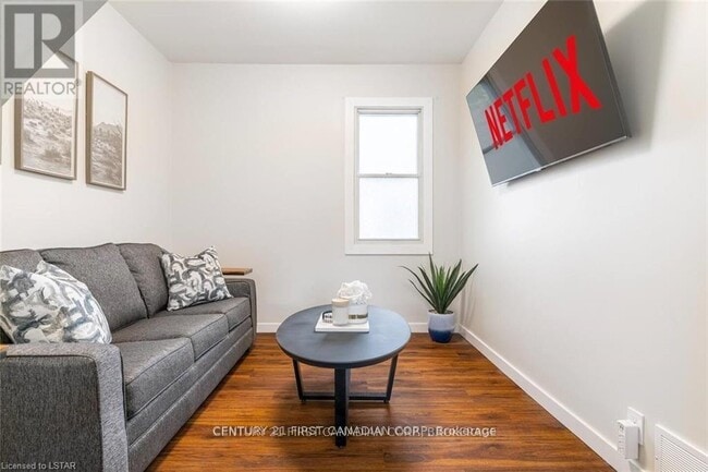 Photo - 43 Josephine St