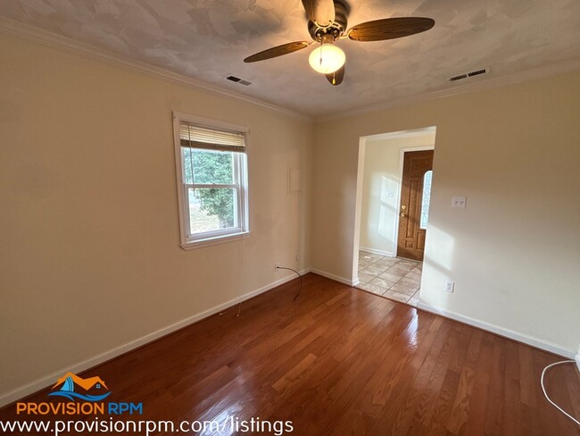 Photo - 221 Rosewood St