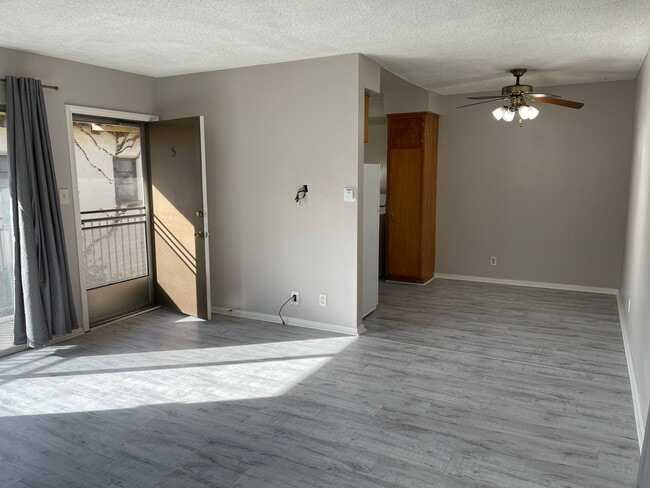 Living Room - 2328 N Beachwood Dr Unit Apt 5