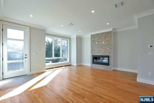 Photo - 463 Roff Ave