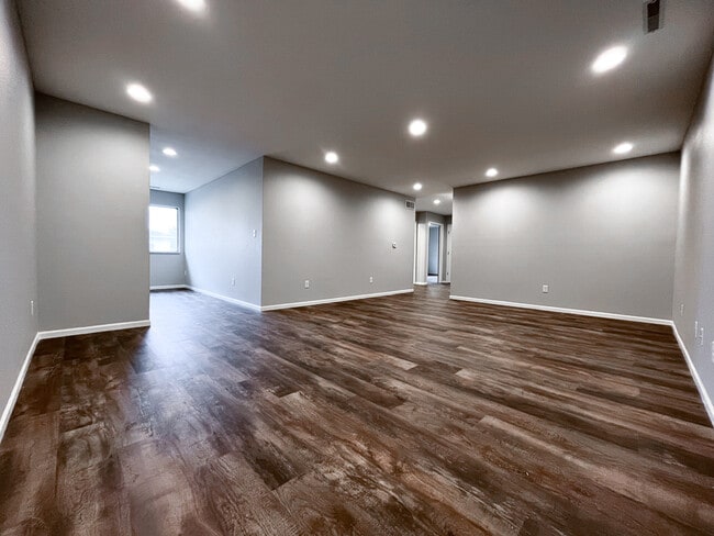 Building Photo - 2322 College St Unit 4