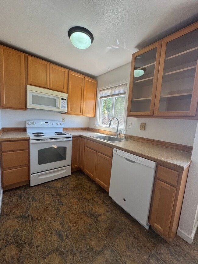 Photo - 2 bed 1 bath house in great neighborhood - Close to OIT and Skylakes