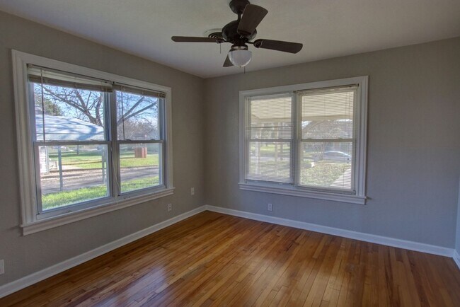 Photo - Adorable E. Main Cottage