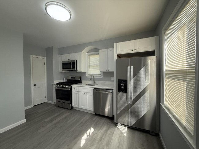 Building Photo - 9613 Harding Ave