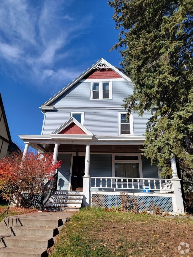 Building Photo - 2115 E 1st St Unit #3 Rental