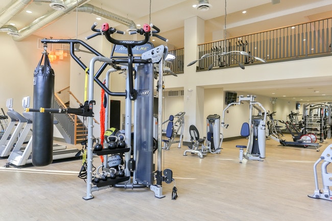 Photo - Avant Fashion Center