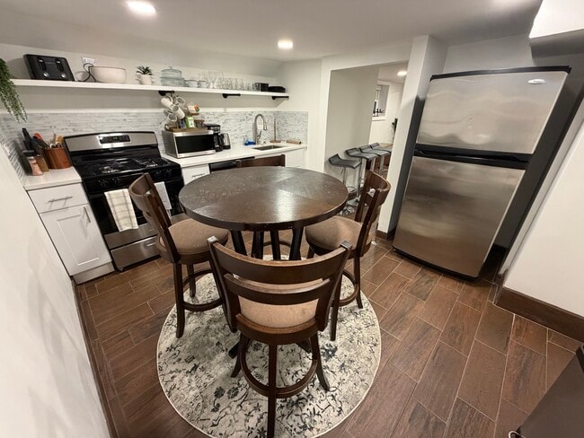 Photo - 1805 W Cuyler Ave Unit G