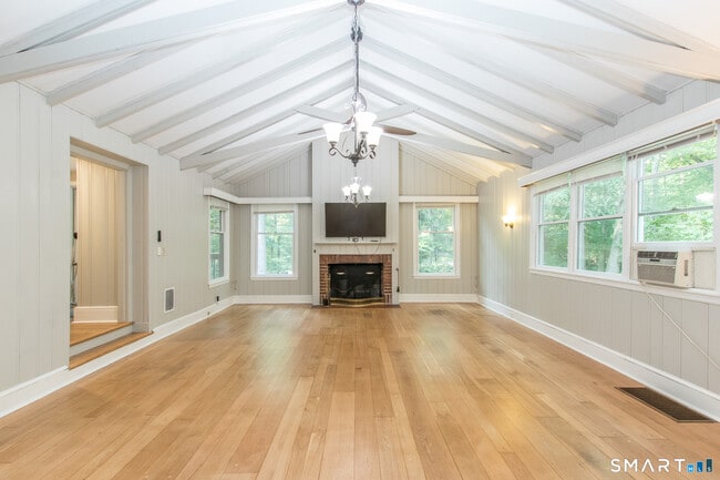 Photo - 211 New Canaan Rd