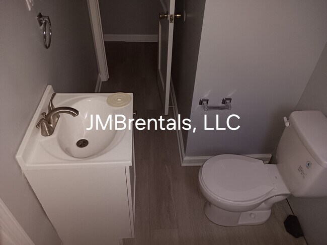 Photo - 2411 S Lockburn St