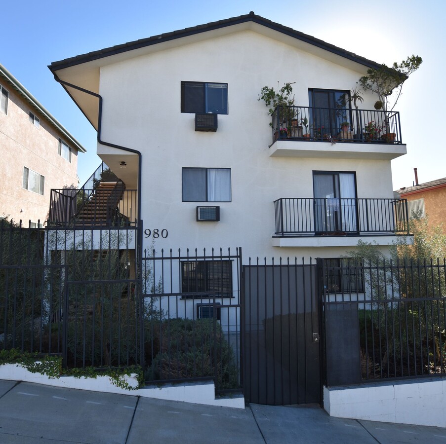 980 White Knoll Dr - 980 White Knoll Dr