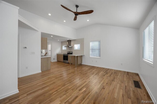 Photo - 623 E Brockton Ave