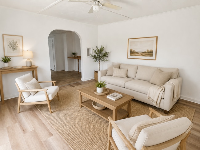 Building Photo - 1 bedroom, 1 bathroom Apartment! AVAILABLE NOW! Unit Apt #04