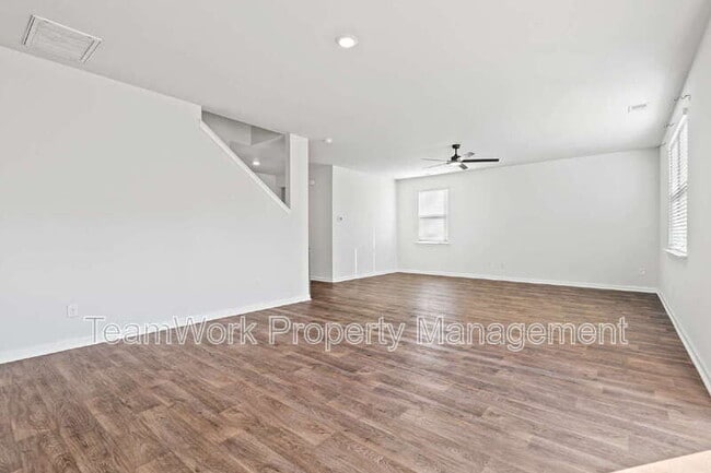 Photo - 413 Zenith Blvd