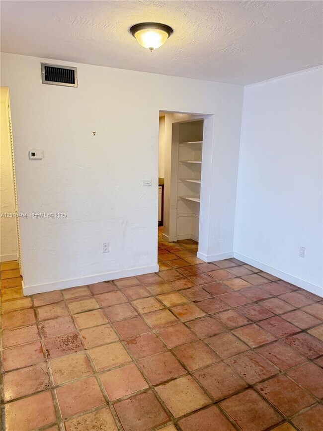 1205 Mariposa Ave Unit 301