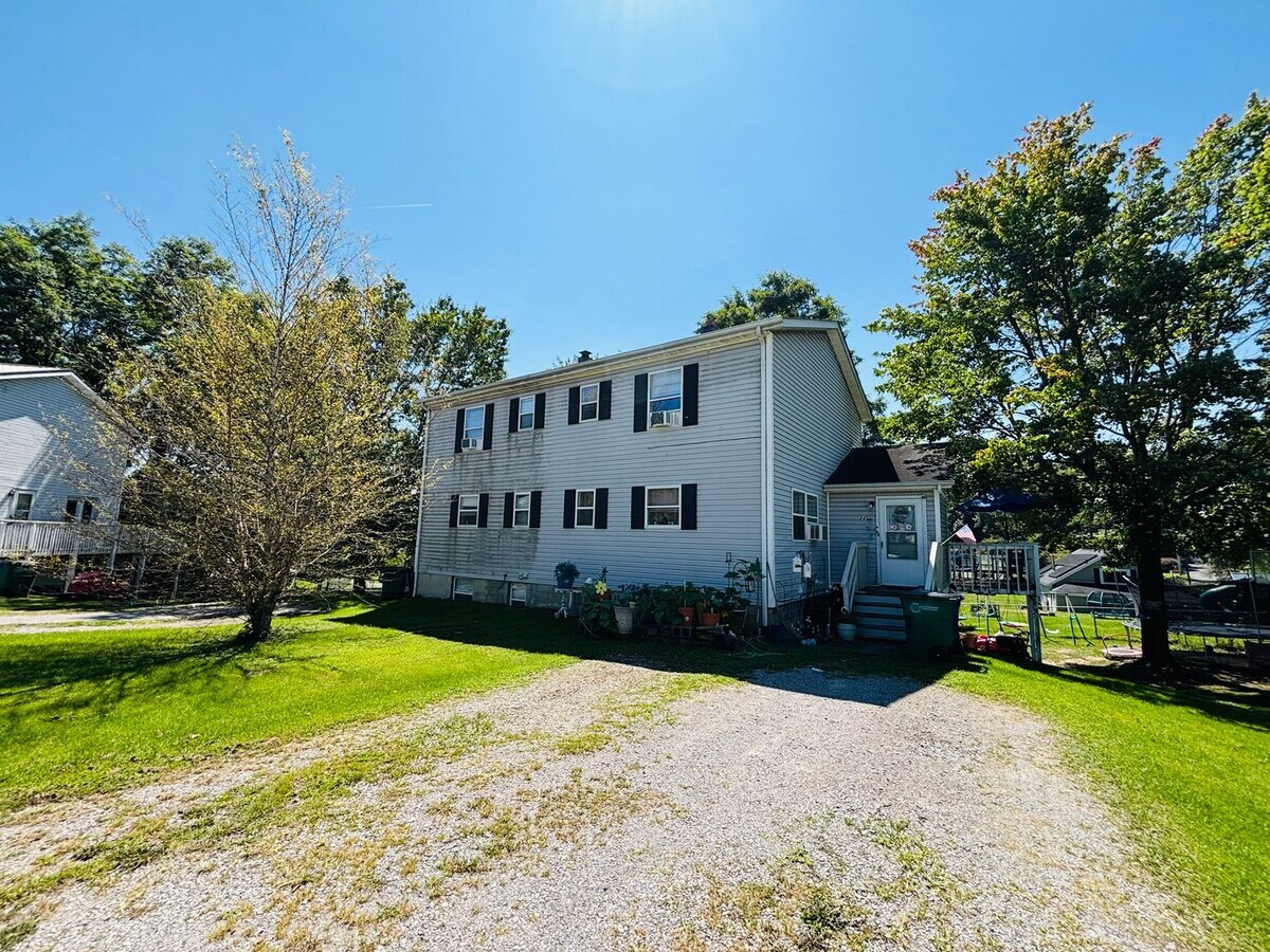 Photo - 245 Wakeman Ct NE