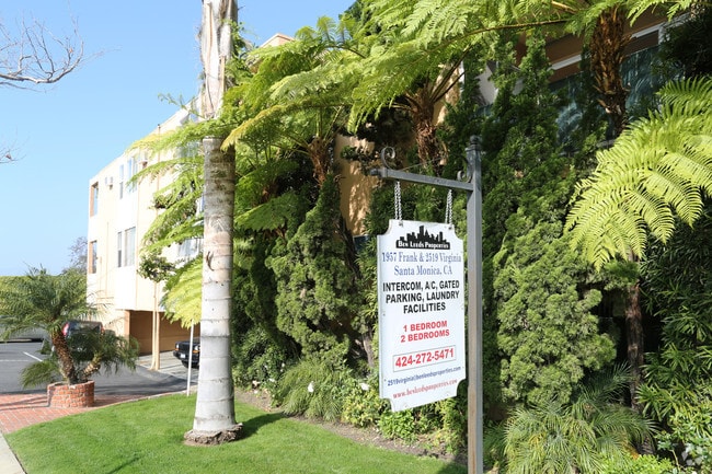 Photo - 1957 Frank St / 2519 Virginia Ave