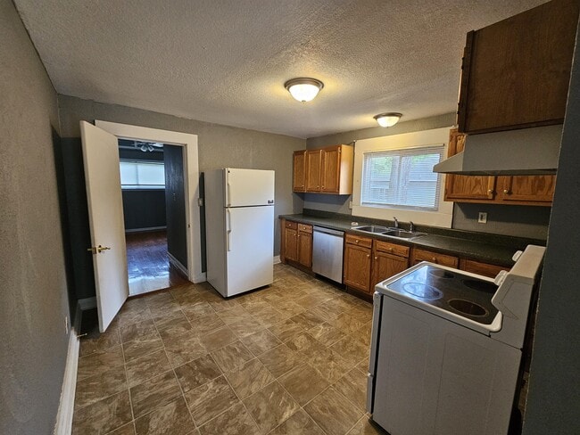 Photo - 107 Guild St