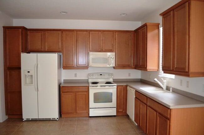 Photo - 3/2.5 Townhouse with 2-Car Garage in Turtl...