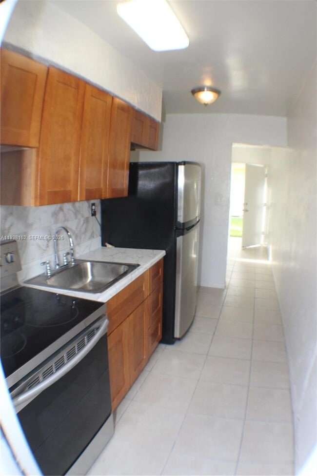 Building Photo - 915 NW 5th St Unit 1