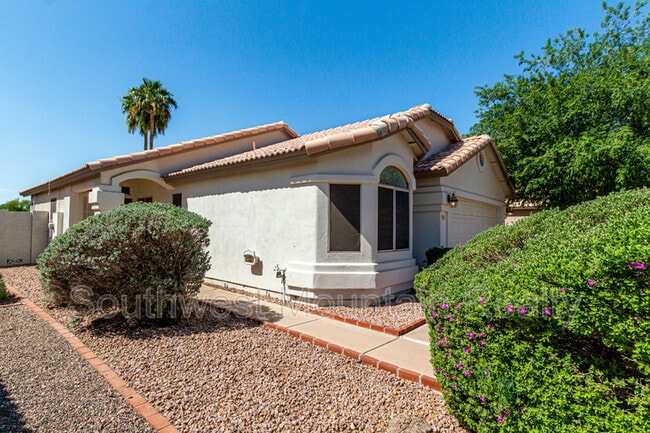 Photo - 881 E Baylor Ln