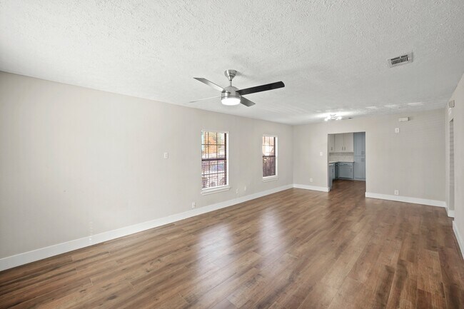 Photo - 5201 Pease St