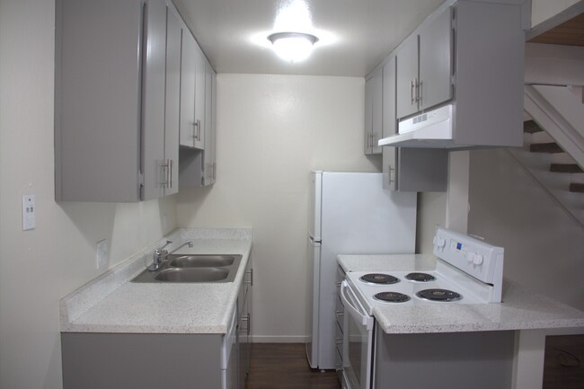 817 Minnewawa Ave Unit Loft-End