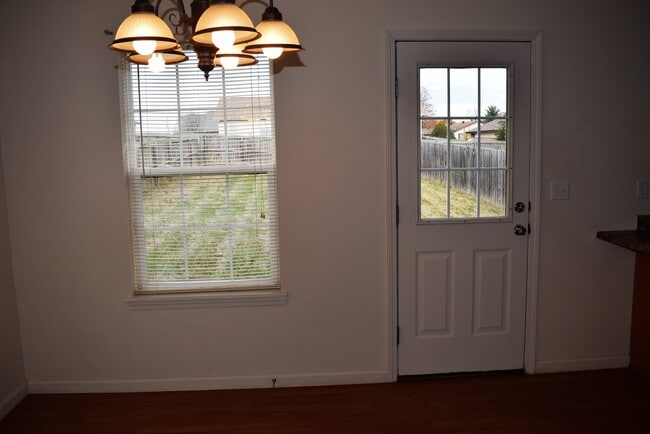 Photo - Spacious 3 bedroom, 2.5 bathroom duplex!