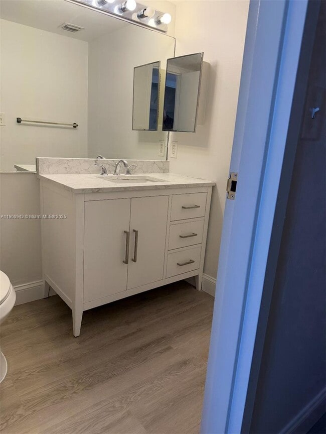 Building Photo - 7601 E Treasure Dr Unit PH112