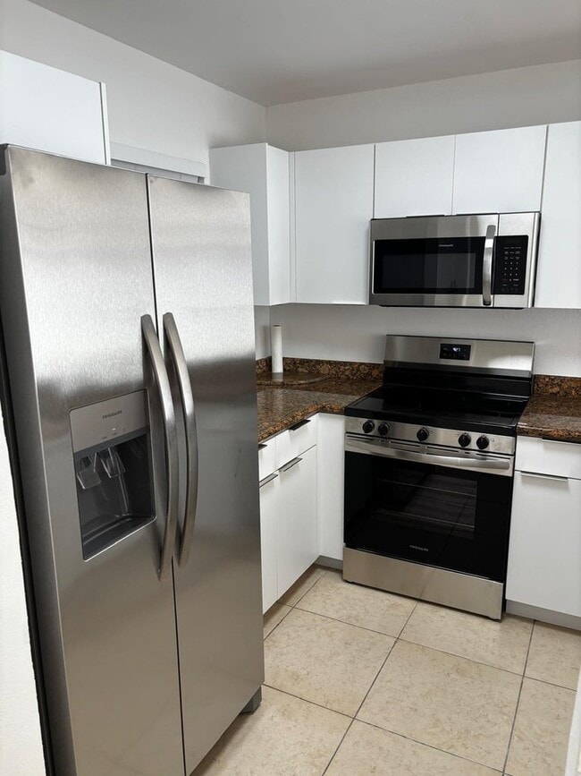 Photo - 1515 Lake Crystal Dr Unit B